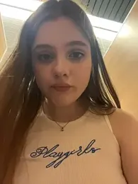 Lunabelle_ webcam model stream image