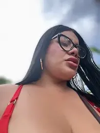 Issane_Peru webcam stripchat model stream image