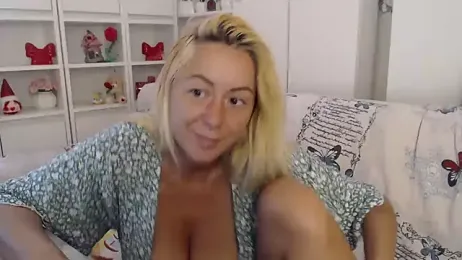 _karolynesyera_ webcam model stream image
