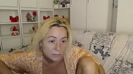 _karolynesyera_ webcam stripchat model stream image