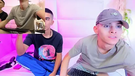 your_d0ll1 webcam model stream image