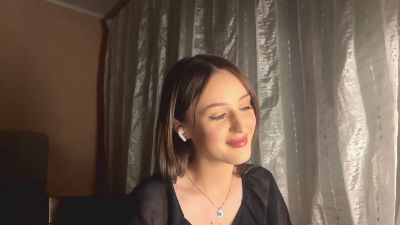 AdeliaDerousse webcam model stream image