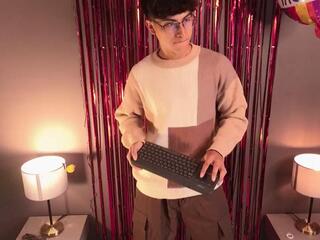 Aaron Ez webcam model stream image