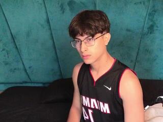 Aaron Ez webcam model stream image