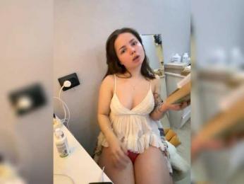 SoftElinaa webcam bongacams model stream image