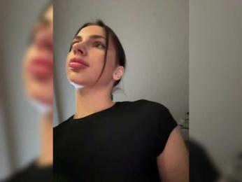 BabyDarii webcam bongacams model stream image