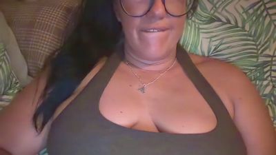SweetMellky webcam model stream image