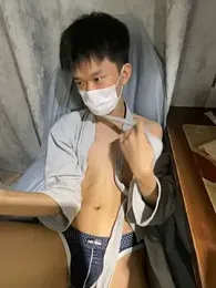 Zhang_yiovo webcam stripchat model stream image
