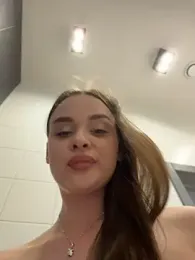 KristiRich webcam model stream image