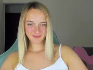 rousereedd webcam model stream image