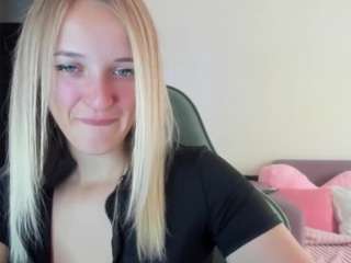rousereedd webcam model stream image