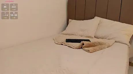 soyamandaa_ webcam model stream image