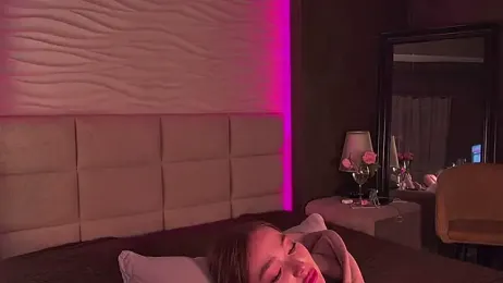 AriWild webcam model stream image