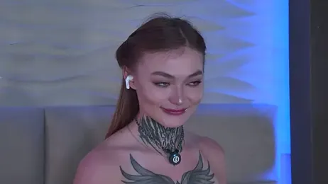 AriWild webcam model stream image