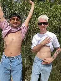 AlphaTwinks webcam model stream image