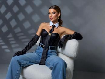 Melanie webcam model stream image