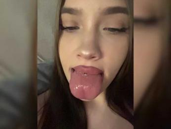 Glossmixdoll webcam bongacams model stream image