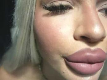 ChrystalCade webcam bongacams model stream image