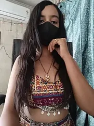 Parinaaz18 webcam model stream image