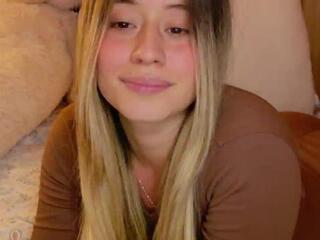Amy Blondes webcam model stream image