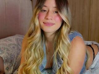 Amy Blondes webcam model stream image