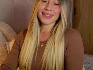 Amy Blondes webcam model stream image