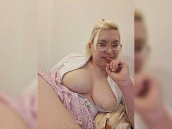 Vika211 webcam model stream image