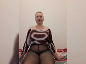 Vika211 webcam model stream image