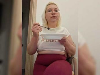 Vika211 webcam model stream image