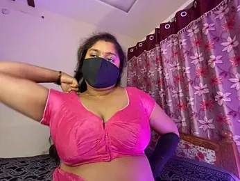 LouleyRanii webcam model stream image