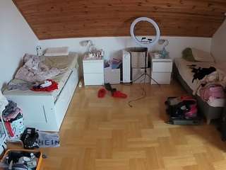 voyeurcam-julmodels-greybed-3 webcam camsoda model stream image