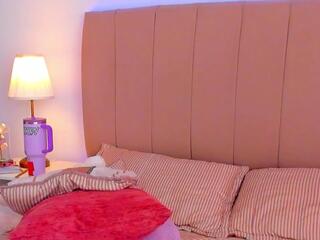 Bella Fontana webcam model stream image