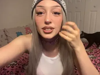 strwbrrymilk webcam stripchat model stream image