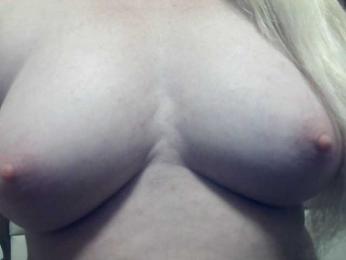 Lilia103 webcam bongacams model stream image