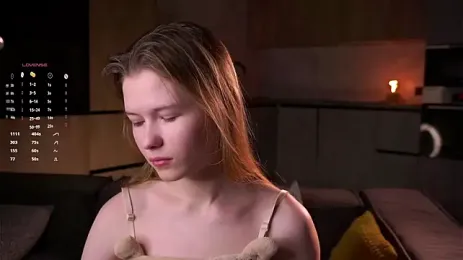 LynHillaire webcam model stream image