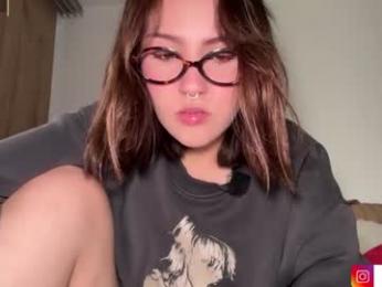 maeeve_ webcam model stream image