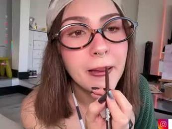 maeeve_ webcam model stream image