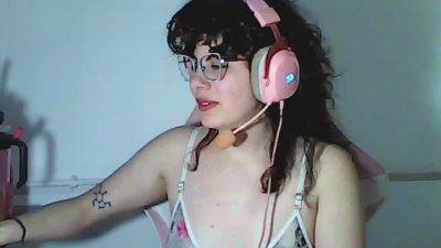 owly_bloom webcam cam4 model stream image