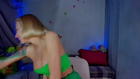 YourLizzyDoll webcam model stream image