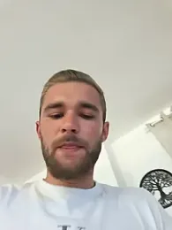 Benjamiinlt webcam stripchat model stream image