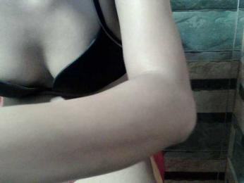 HornyNica webcam model stream image