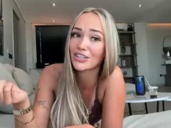 luvlivvyy webcam chaturbate model stream image