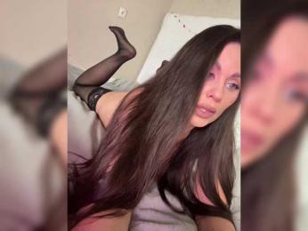 -Hennessy- webcam model stream image