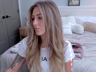 Emeree Lakes webcam flirt4free model stream image