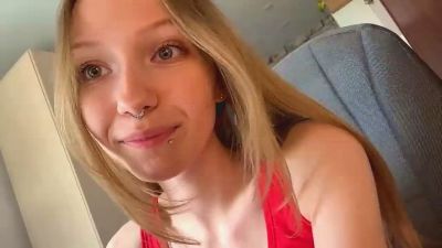 MarvaHelland webcam cam4 model stream image