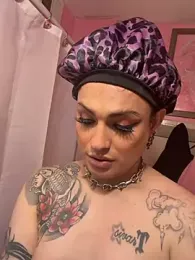 UrHellBri-L webcam stripchat model stream image