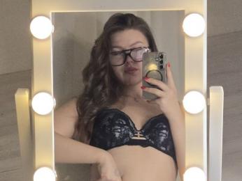 MoraLamons webcam model stream image