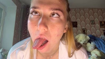 EmilieKooker webcam model stream image