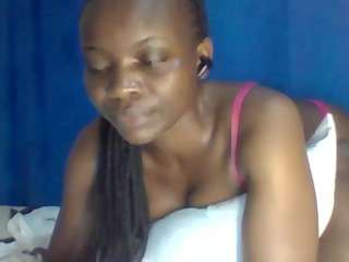 busty-bee webcam model stream image