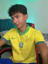 Leonarrrd_01 webcam model stream image